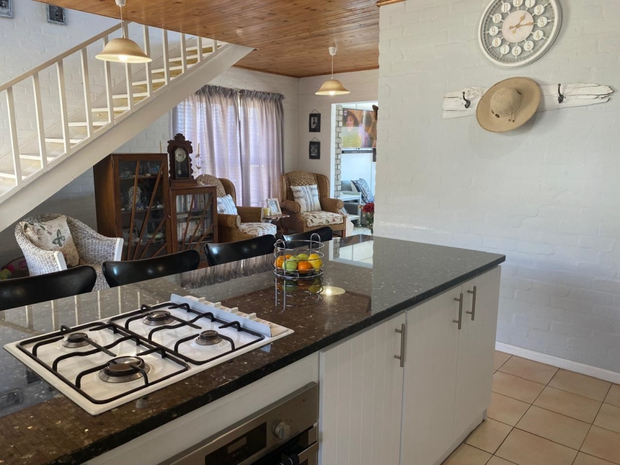 4 Bedroom Property for Sale in Pringle Bay Western Cape